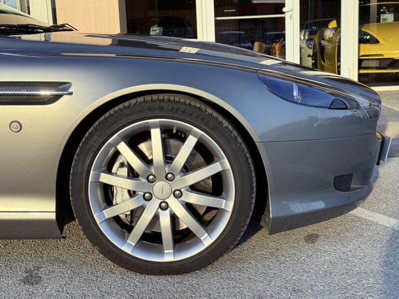 Aston Martin DB9 — vue 4