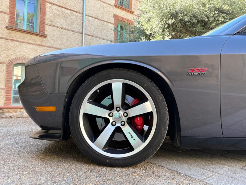 Dodge Challenger SRT8 — vue 3